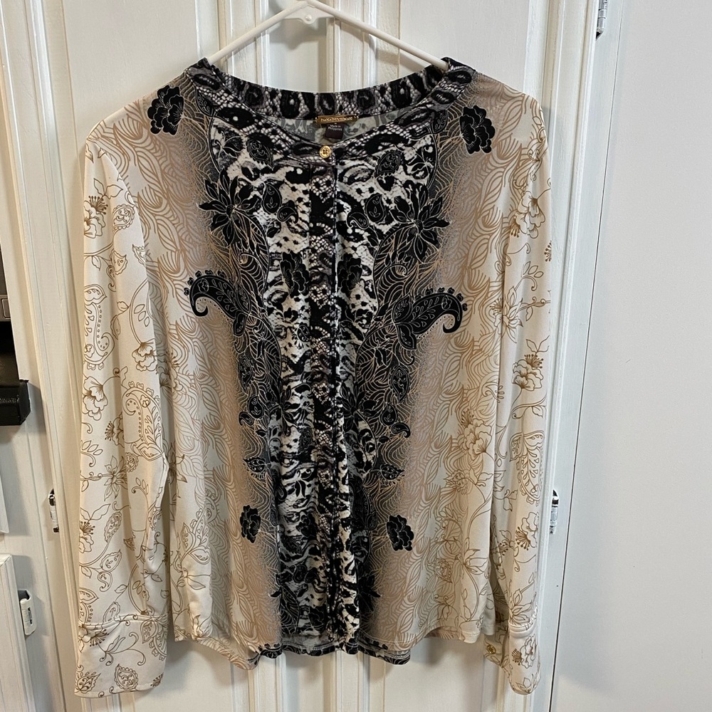 Long sleeve blouse.